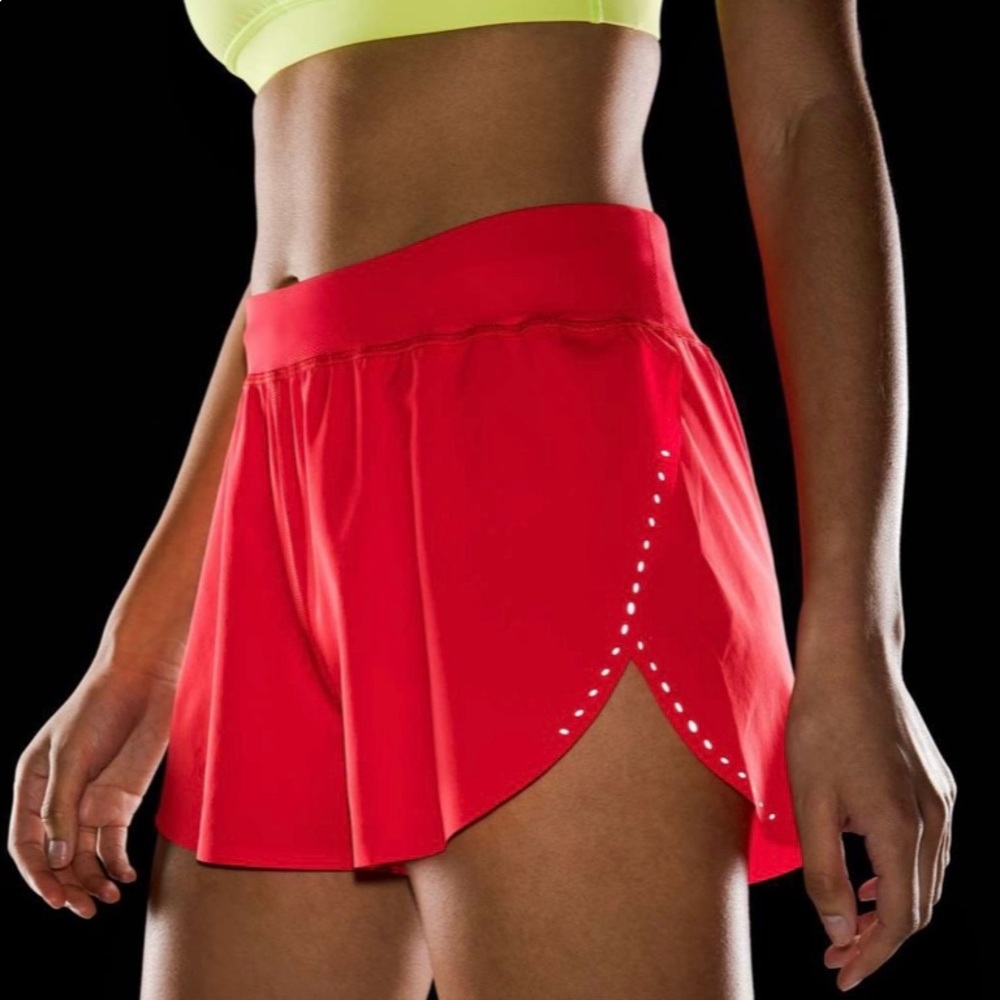 Lululemon find your pace short in love red size 6